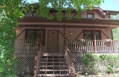 Columbus House | Comfortable 4-Bed Chalet Near Tiec, Pets Welcome