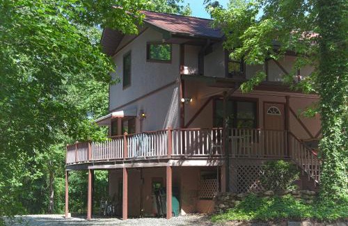 Columbus House | Comfortable 4-Bed Chalet Near Tiec, Pets Welcome