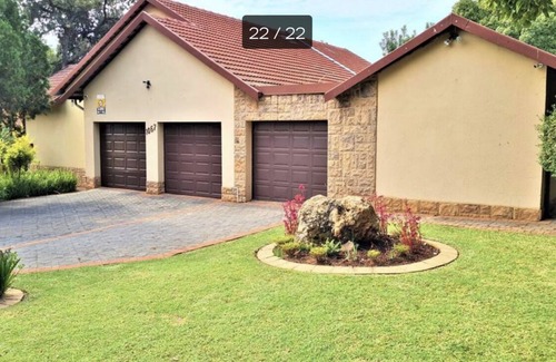 Centurion House | Comfortable and spacious holiday home with beautiful garden