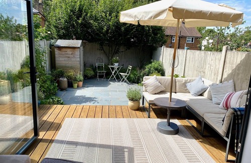 Lewisham House | Comfortable and spacious family home in a quiet London street