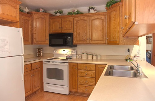 Columbus House | Comfortable Chalet Near TIEC - Full Amenities & Pets