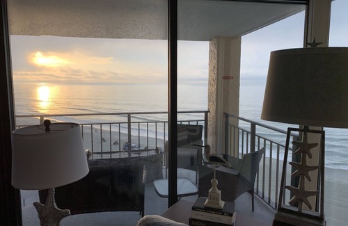 Garden City Condo | Comfortable, Pristine, Newly-Remodeled 3 Bed/3 Bath Condo on the Ocean