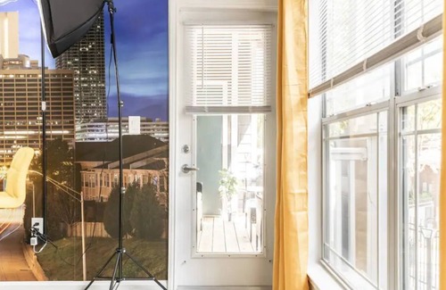 Atlanta Apartment | Comfy Superstar Getaway w/Selfie Wall, Free Parking & Wifi
