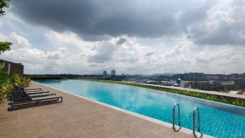 Bangi Sentral Apartment | Comfy Tokma's Home Bangi - FREE Wifi, Prime, InfinityPool