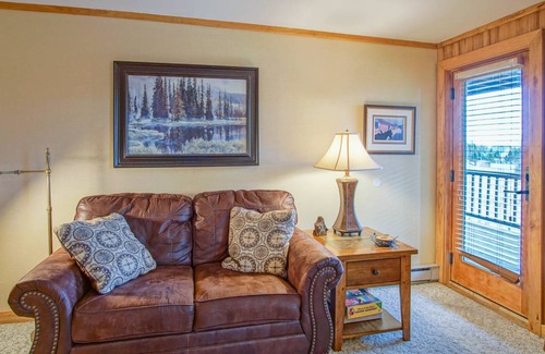 Snowshoe Condo | Condo ∙ 2 bedrooms ∙ 7 guests