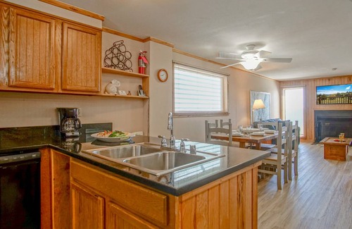Snowshoe Condo | Condo ∙ 2 bedrooms ∙ 8 guests