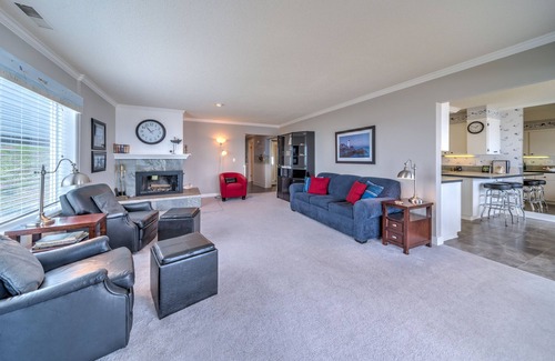 Lincoln Beach Condo | Condo #29 has AMAZING unsurpassed views of the Pacific Ocean!