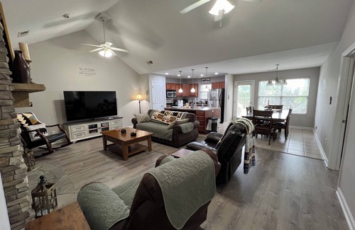 Pigeon Forge Cottage | Condo w/garage close to everything just off the Parkway in Pigeon Forge, TN