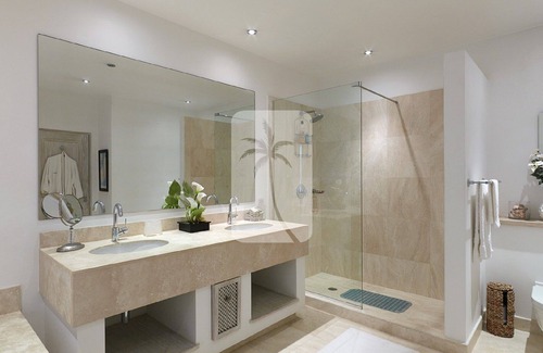 Little Battaleys House | Contemporary 3 Bed House Pool Jacuzzi Mullins Beach Platinum Coast