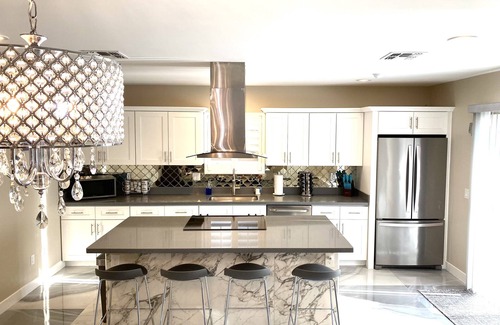 South Scottsdale House | CONTEMPORARY GLAM!RESORT STYLE HOME OLD TOWN SCOTTSDALE HTD POOL 2 PRIMARY BDRMS