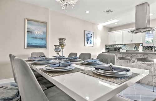 South Scottsdale House | CONTEMPORARY GLAM!RESORT STYLE HOME OLD TOWN SCOTTSDALE HTD POOL 2 PRIMARY BDRMS