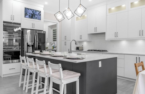 Yorkson House | Contemporary Luxury modern charming retreat