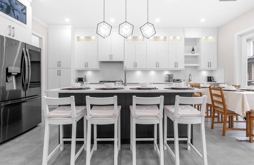 Yorkson House | Contemporary Luxury modern charming retreat