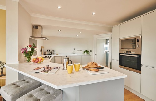 Laugharne Cottage | Contemporary Retreat With Fantastic Castle Views and Hot Tub