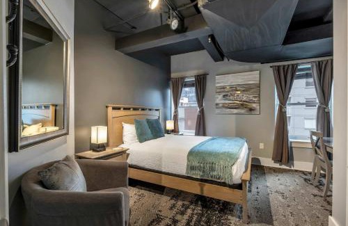 Downtown Nashville Apartment | Contemporary Suite 6BR by Maddox Hotel