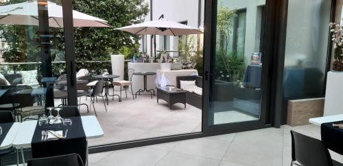 Riale Hotel | Continental Urban Art Hotel