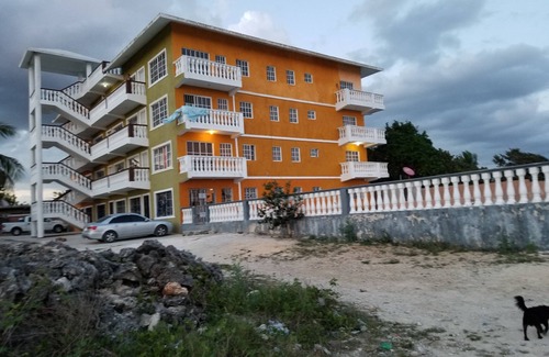 Palmilla House | Convenient Apartment Near Beach and Catalina Island