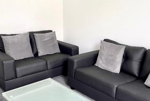 Barnsley House | Convenient & Modern Private Bedroom Space near Barnsley Hospital