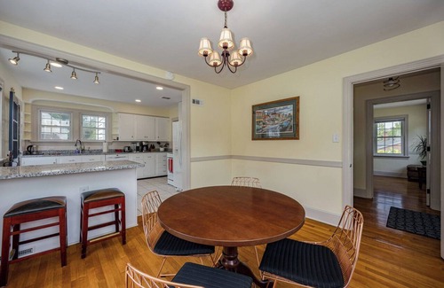 Harrisonburg Cottage | Convenient to JMU, Burg Dining and Downtown Bars, Right off Interstate 81