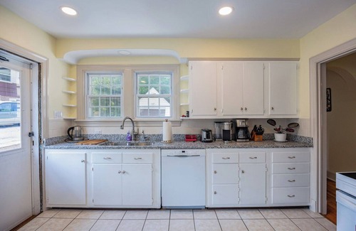 Harrisonburg Cottage | Convenient to JMU, Burg Dining and Downtown Bars, Right off Interstate 81