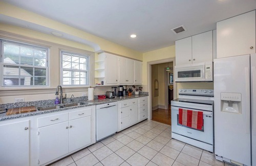 Harrisonburg Cottage | Convenient to JMU, Burg Dining and Downtown Bars, Right off Interstate 81