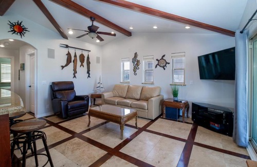 Port Isabel House | Copper Bottomed Waterfront Cottage Bring the family Please see Manager Info before booking