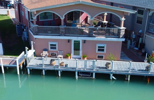 Port Isabel House | Copper Bottomed Waterfront Cottage Bring the family Please see Manager Info before booking
