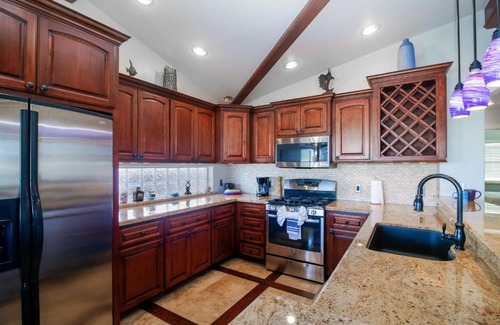 Port Isabel House | Copper Bottomed Waterfront Cottage Bring the family Please see Manager Info before booking