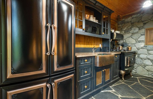 Ucluelet Cabin | Copper Cabin- Hot Tub, Luxury, Romantic