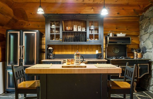 Ucluelet Cabin | Copper Cabin- Hot Tub, Luxury, Romantic