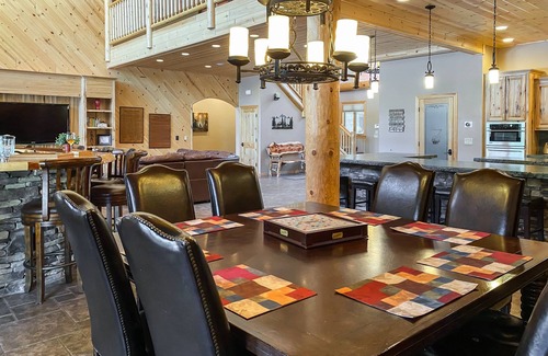 Heber Cabin | Copper Elk Manor | Luxury Cabin on Forest Border