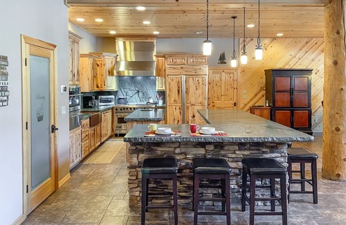 Heber Cabin | Copper Elk Manor | Luxury Cabin on Forest Border