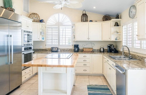 Seven Mile Beach Villa | Coral Reef is directly on Seven Mile Beach - Exclusively by Cayman Villas!