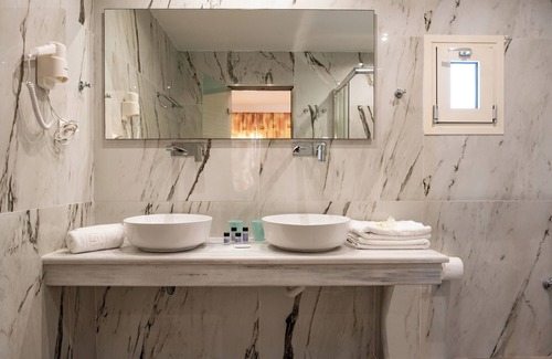 Benitses Hotel | Corfu Maris Hotel