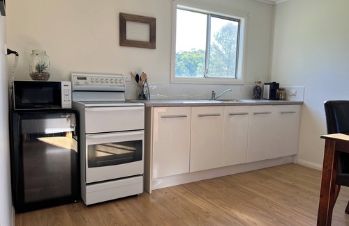 Dora Creek Cottage | Cosey country cabin by the lakenWithin 2 hours of Sydney