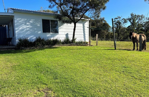 Dora Creek Cottage | Cosey country cabin by the lakenWithin 2 hours of Sydney