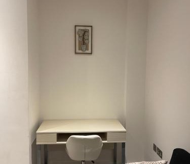 St Albans Apartment | Cosy 1 Bed Apartment in Centre of St Albans - FREE Parking - 5 min walk to St Albans city centre & Railway station - Big Savings on Longer Stays!