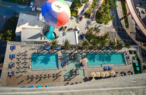 Hollywood South Central Beach House | Cosy 1 Bedroom On the Beach, Ocean & City Views at LYFE Resort