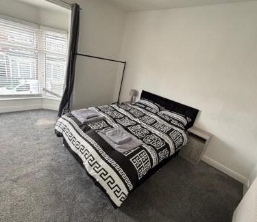 Hull House | Cosy 2-Bed Home with 5G Wi-FI