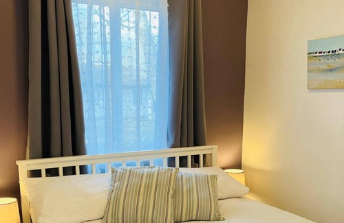 St Ives Ski Chalet | Cosy 2BD Chalet St Ives Holiday Village