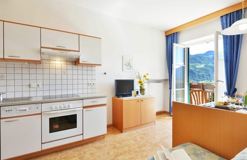 Andriano Apartment | Cosy apartment for 4 people with WIFI, pool, TV and patio