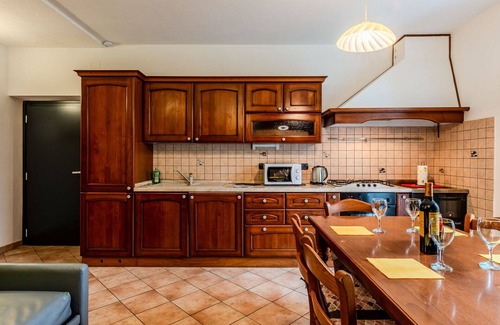 Mezzana Apartment | Cosy apartment for 4 people with WIFI, TV, patio and pets allowed
