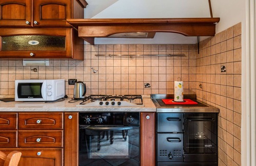 Mezzana Apartment | Cosy apartment for 4 people with WIFI, TV, patio and pets allowed