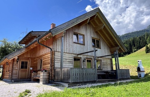 Mitterberg-Sankt Martin House | Cosy apartment in villa for 18 guests with pool, WIFI, TV, terrace and pets allowed