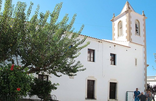 Mem Moniz House | Cosy apartment in villa for 4 guests with A/C, WIFI, pool, TV and patio