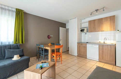Saumur House | Cosy apartment in villa for 5 people with internet, pool, TV, terrace and pets allowed