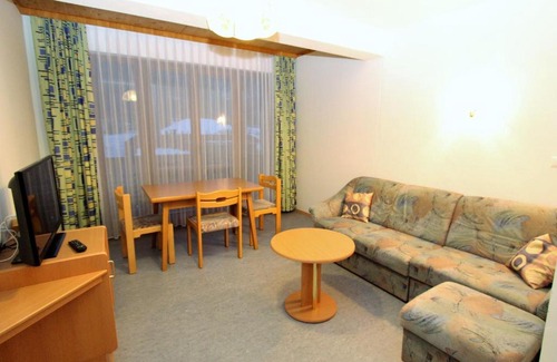 Neusach Apartment | Cosy Apartment in Weissensee near Ski Lift