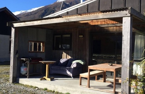 Makarora Ski Chalet | Cosy barn with spectacular mountain views
