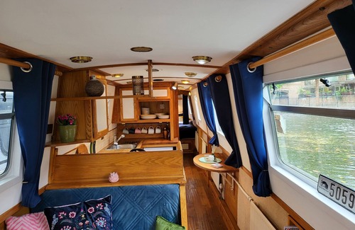 Little Venice Boat Rental | Cosy Canal Boat in Little Venice for Family & Friends