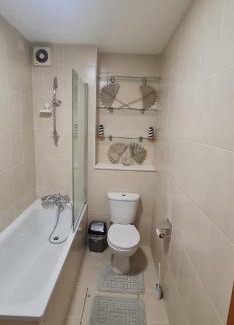 South Norwood Apartment | Cosy ground floor flat close to train & bus routes